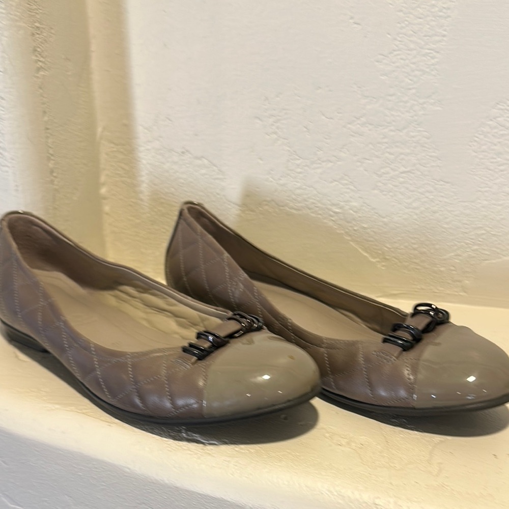 Ecco Tan Rounded Toe Flats